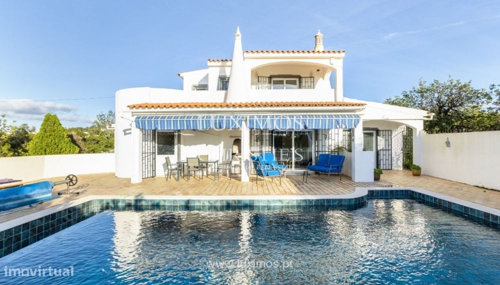 3-Bedroom Villa with Swimming Pool for Sale in Santa Bárbara de Nexe, Algarve