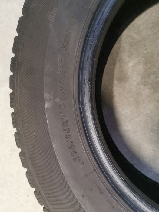 Komplet opon 205/65R16C 107/105R LASSA Wintus 2