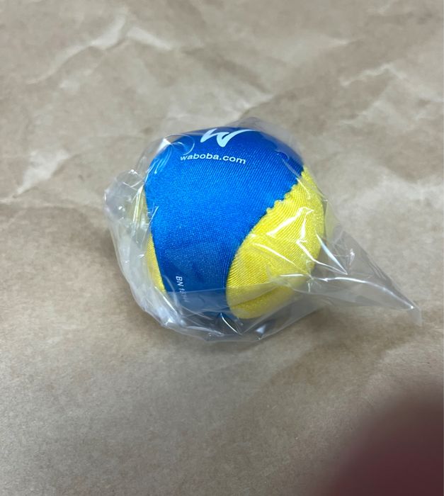 Bolas que saltam na água