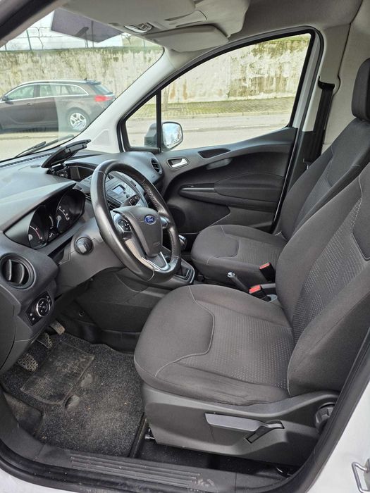 Ford Transit Courier comercial 100CV