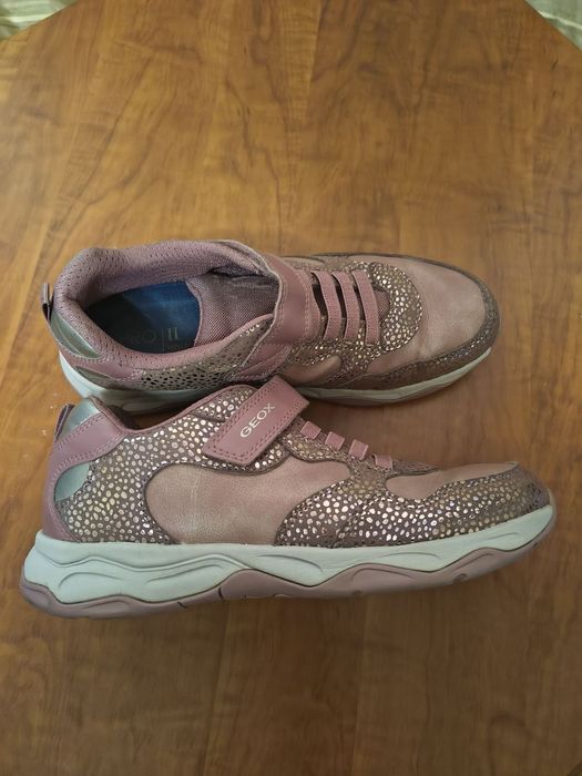 Продам кросівки  Geox