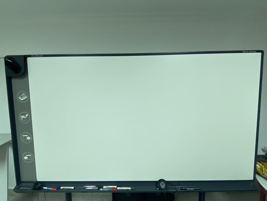 Hitachi Interactive Whiteboard, Like New64284460206338121