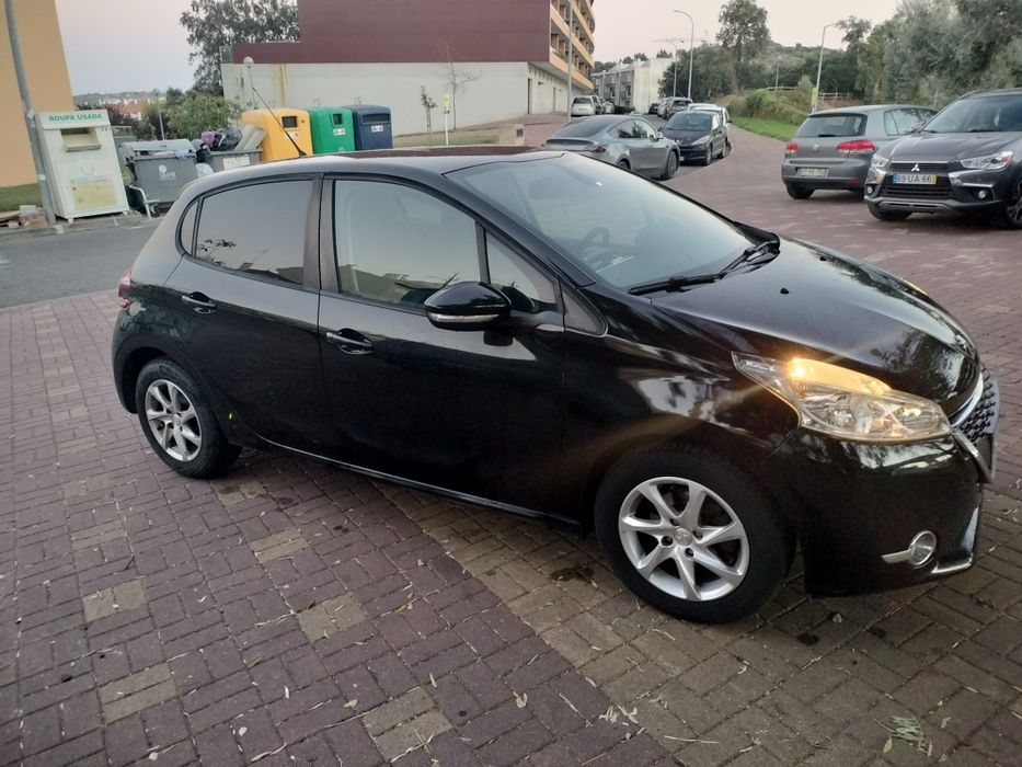 PEUGEOT 208 1.2. — photo 4