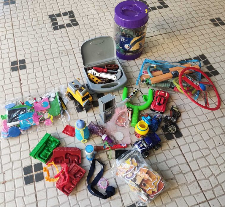 Lote de brinquedos de criança/bebé