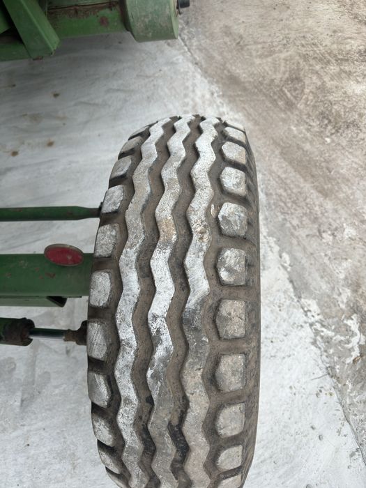 John Deere 1075