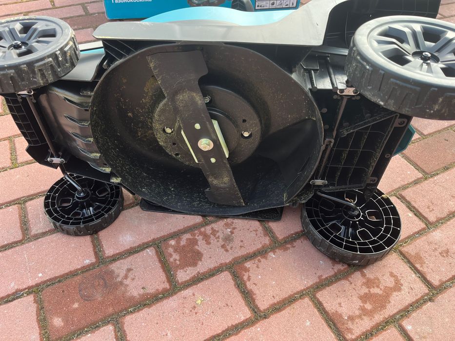 Kosiarka akumulatorowa 33cm 1x5Ah Makita DLM330ST