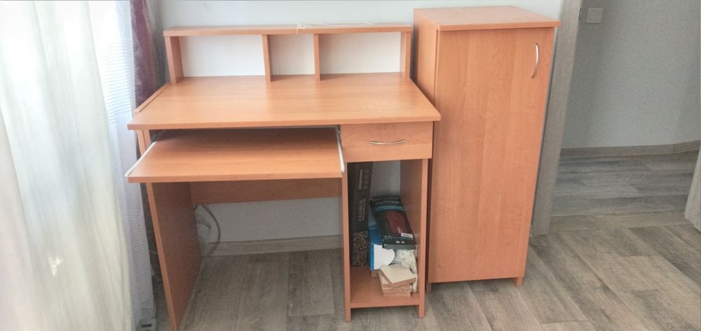 Компьютерный стол, с пеналом. Тумба прикроватная..