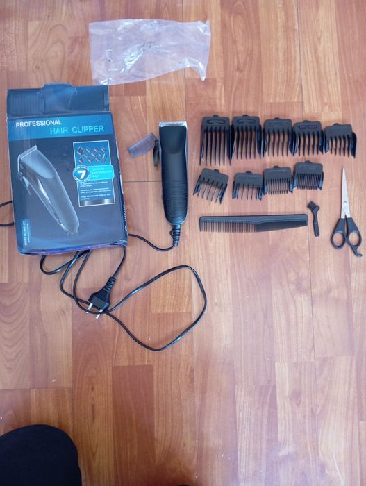 Máquina de cortar cabelo e acessórios
