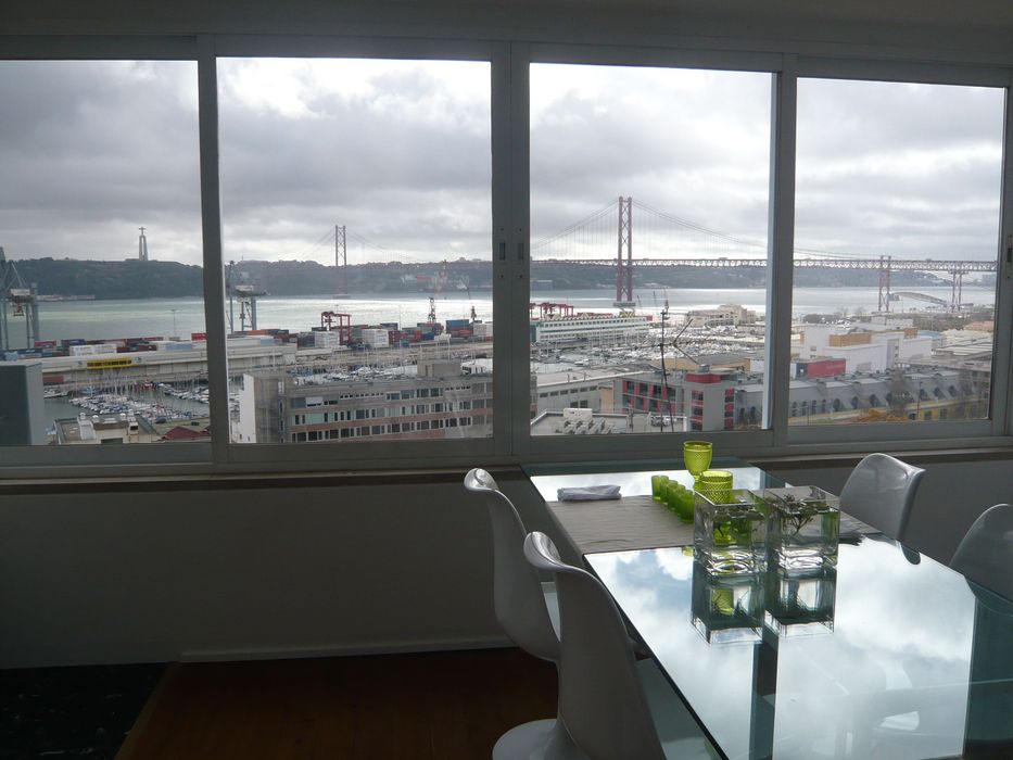 Mesa de Jantar Tampo de Vidro Design Isbone