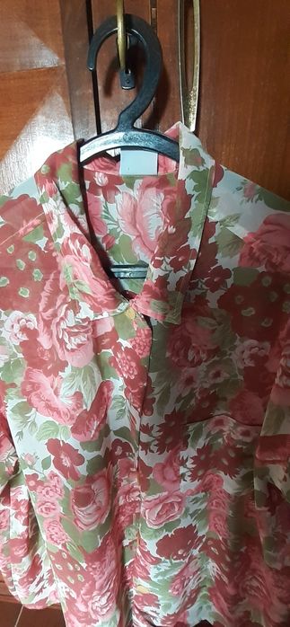 Camisas  e camiseiros  vários  padrões