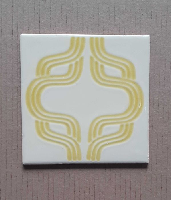 Płytki ścienne ceramiczne szkliwione 150 x 150 mm z lat 80 :)