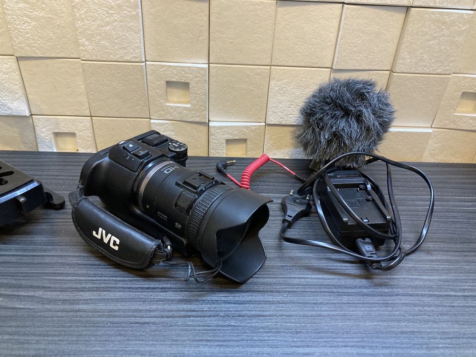 Full HD, kamera JVC PC 100, wi-fi