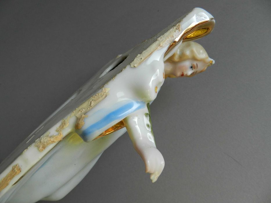 przedwojenna duża kropielnica z aniołem, amorek, oko opatrzności  27cm