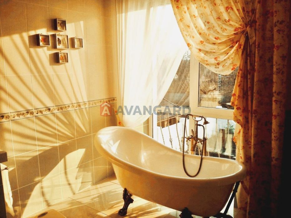 Комфортабельний особняк в Дахнівці