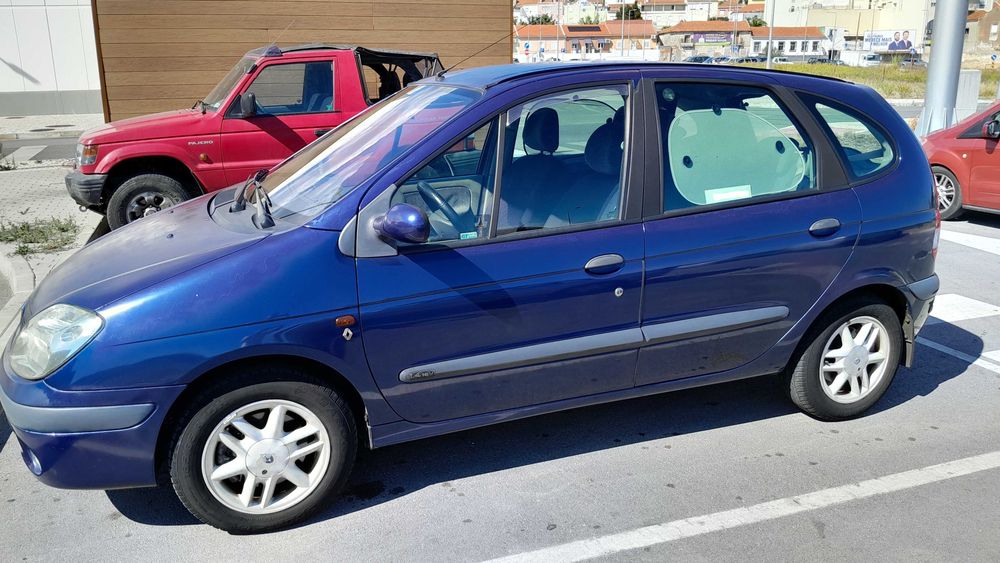 Vendo Renault Scénic 1.4 gasolina, versão Expression, ano 2002.