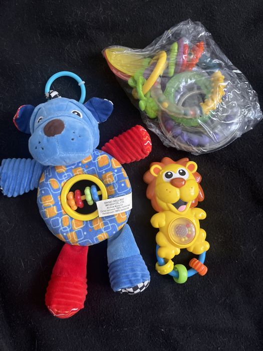 Детские игрушки, погремушки.