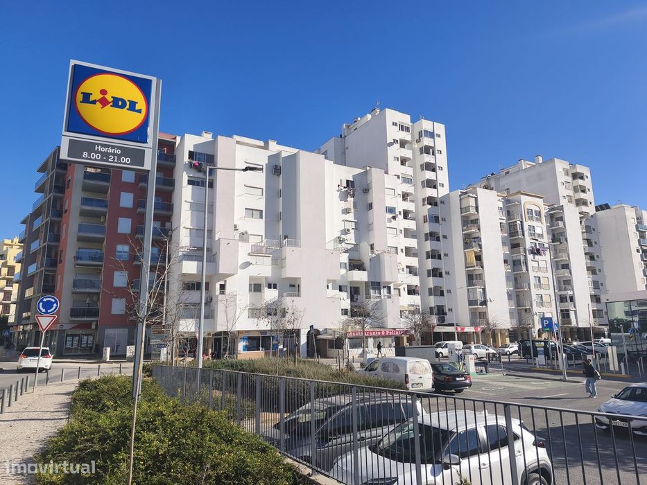 Armação de Pêra T1 a 150 metros praia com parqueamento privado