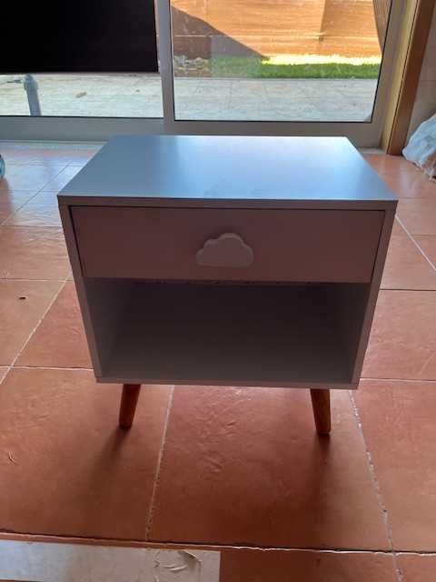 Mesinha Cabeceira Criança