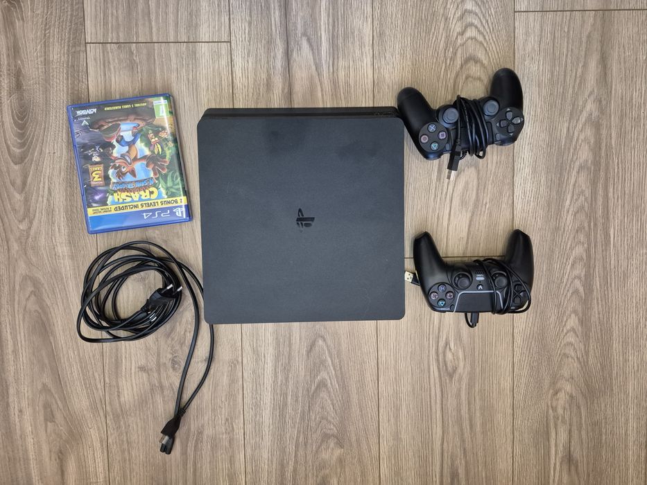 PS4 Slim 500GB jak nowy + 2 pady + gra Crash Trilogyy