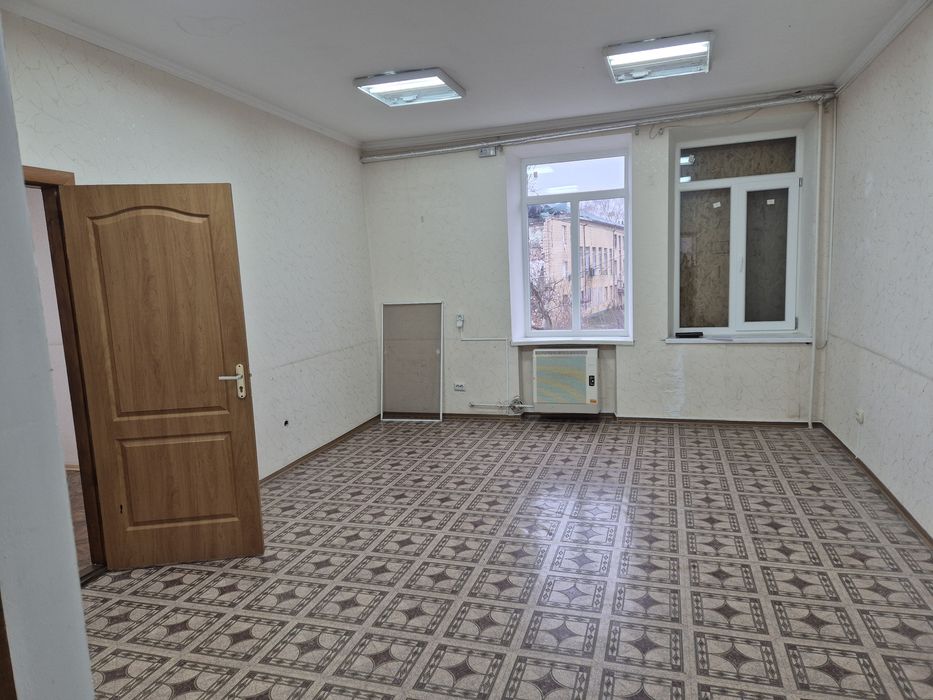 Продаю офісне приміщення, всі комунікації, центр