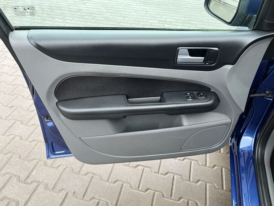 Ford Focus 2009 1.6 бензин