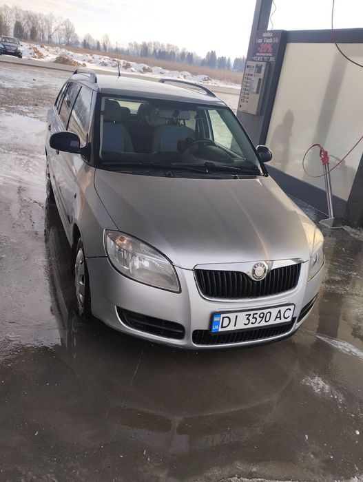 Авто автомобіль машина Skoda fabia 2