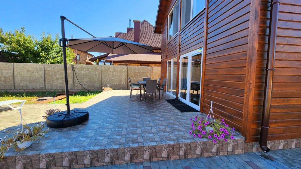 Продається сучасний будинок біля моря з авторським ремонтом