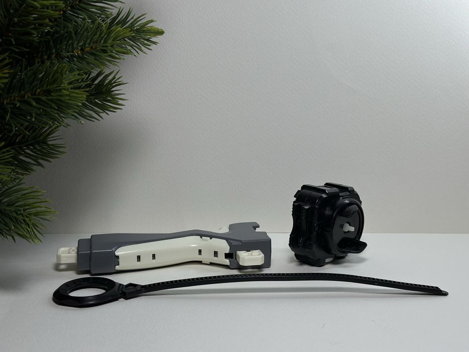 BEYBLADE — 4 штуки з трьома пусковими рукоятками