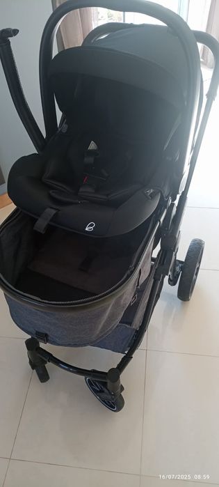 Carrinho de bebê mais ovo