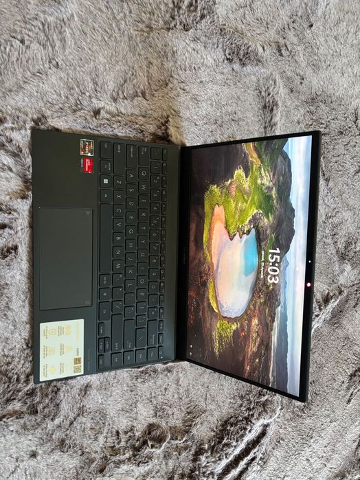 ASUS ZenBook 14 – Ryzen 5 5600H, 16 GB RAM, 512 GB SSD