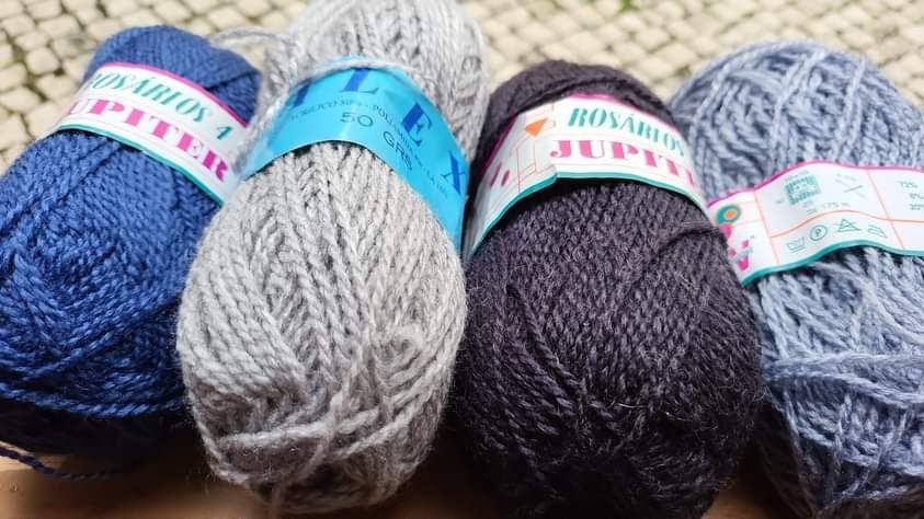 Lãs acrílicas novelos de 50 gr várias marcas