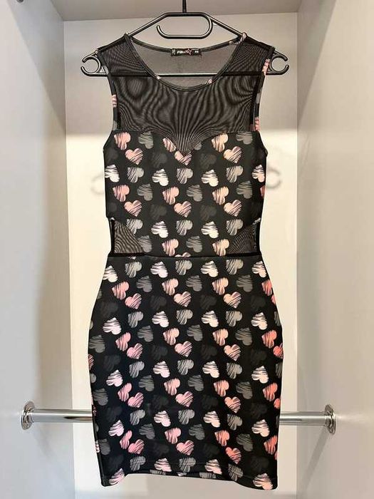 Sukienka w serca z siateczką