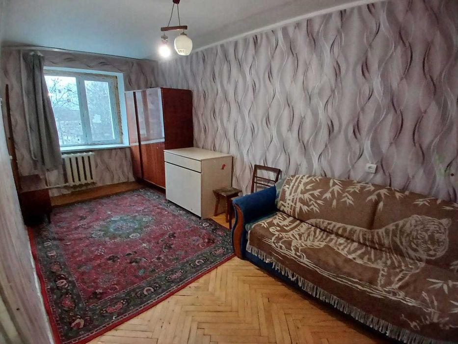 Продається простора та світла 2-кімнатна квартира у центрі м. Буча