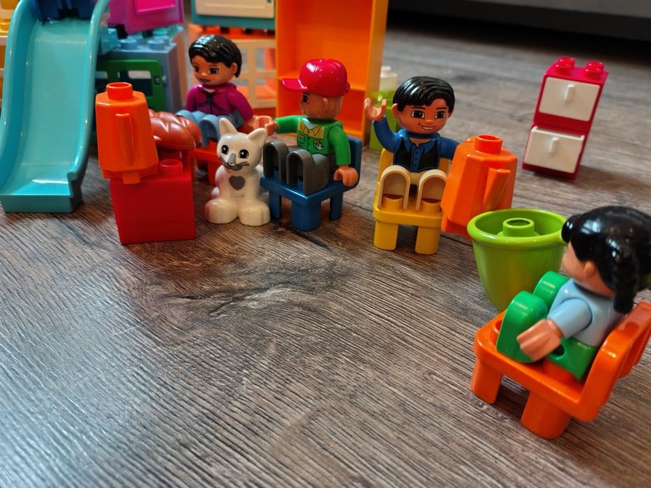 Duplo - figurki, drzwi, okna, meble, jedzenie