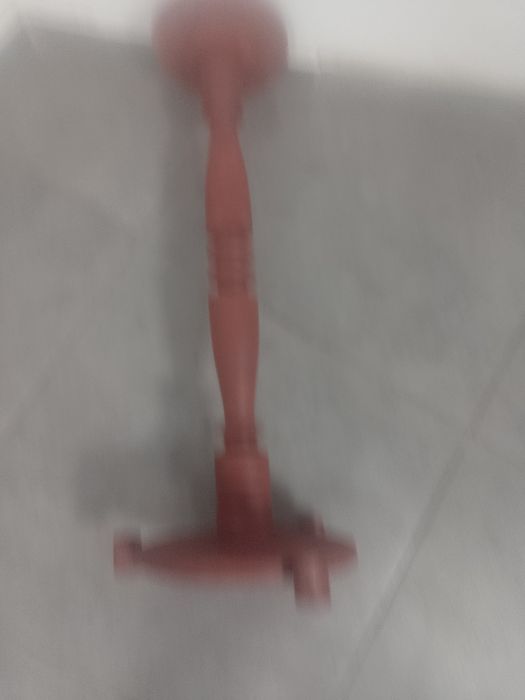 Sprzedam  drewniany  kwietnik ciemny brąz.