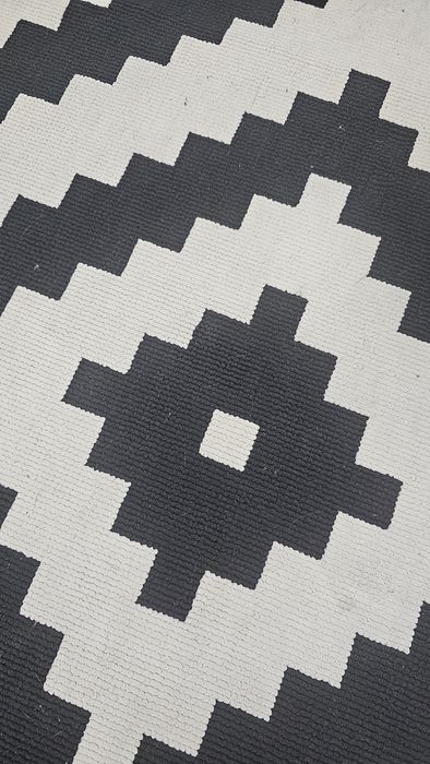 Tapete preto e branco como novo e lavado 2Mx2M