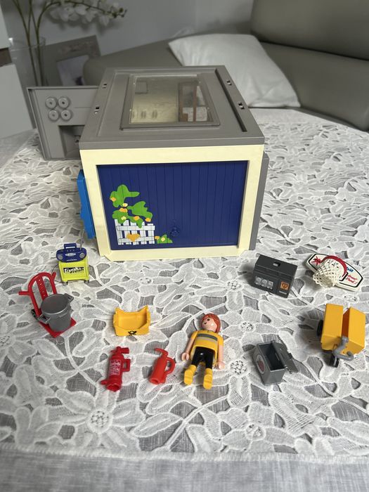 Garaż Playmobil ludzik