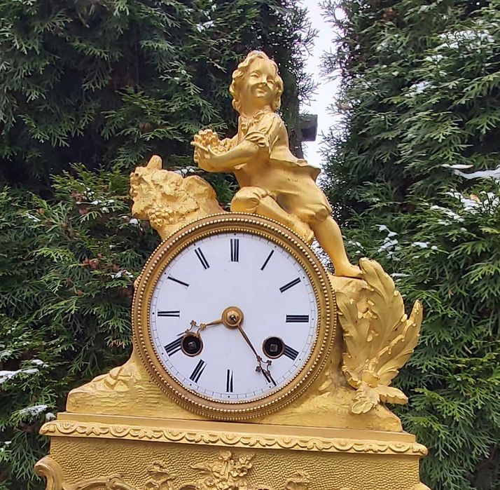 Zabytkowy zegar z brązu