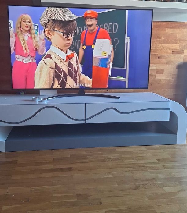 LG 65" 4K UHD Smart TV – Almost New!64553044142594120