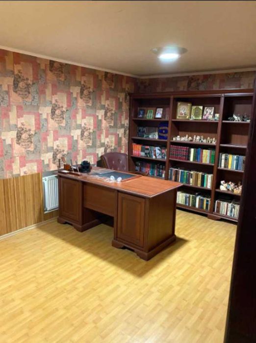 Продам классный 3х этажный дом Сурско-Литовское Днепр (с ремонтом)