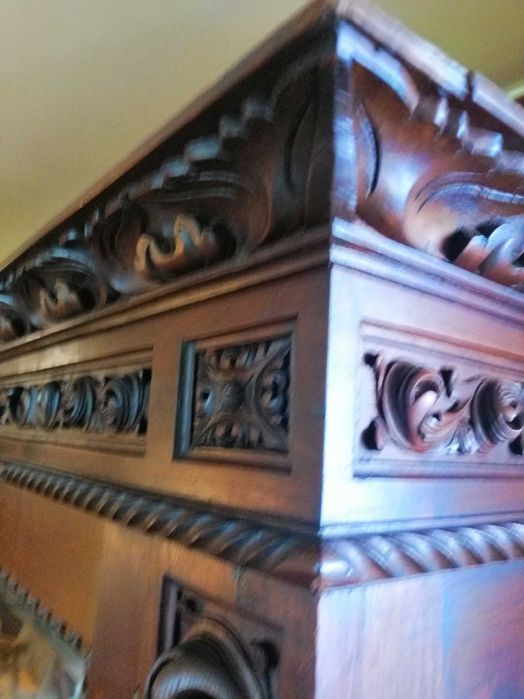 Estante decorativa, requintada e de qualidade (Nogueira)