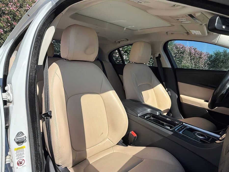 Jaguar XE 25t      2018