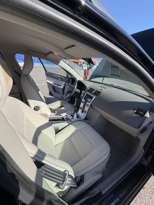 VOLVO V50 - 7300$