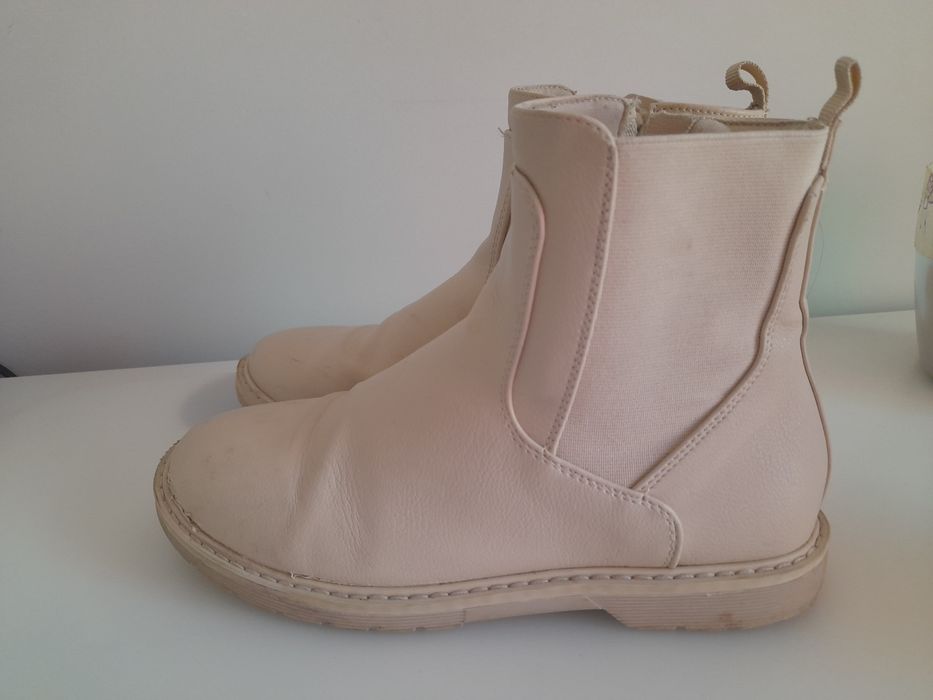 Bota com elástico