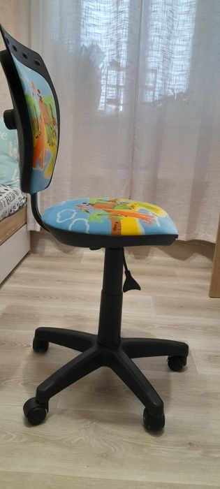 Продам стілець дитячий на під'ємному механізмі