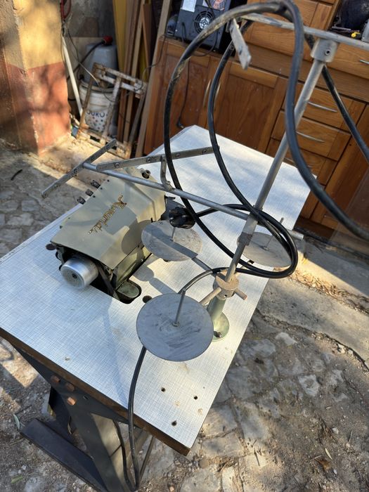 Maquina Costura Corte e Cose Rinaldi