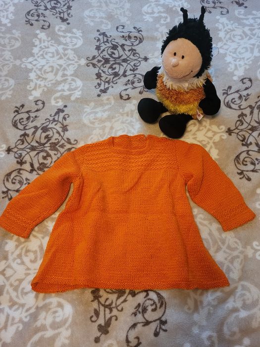 Sweterek dziewczęcy 92