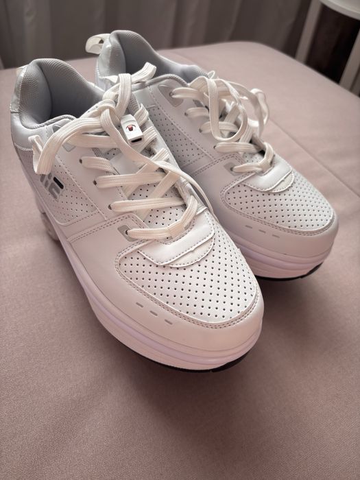 Кросівки трансформатори з роликами LieKick led