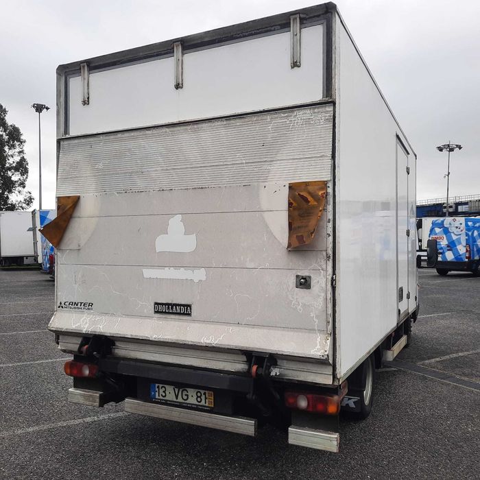 Mitsubishi Canter,  de contentor com plataforma