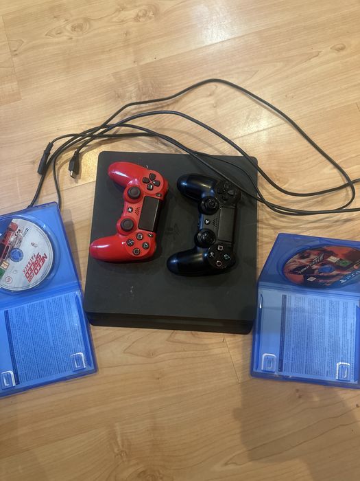 PlayStation 4 usado + 2 jogos inclusos com cabos e carregador